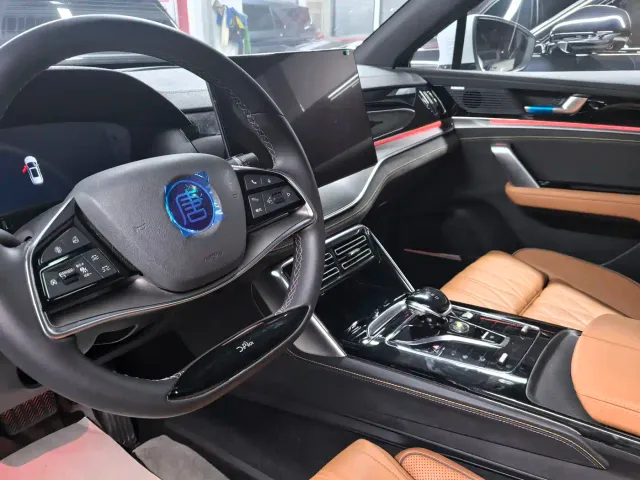 BYD Tang — Фото автомобиля 7