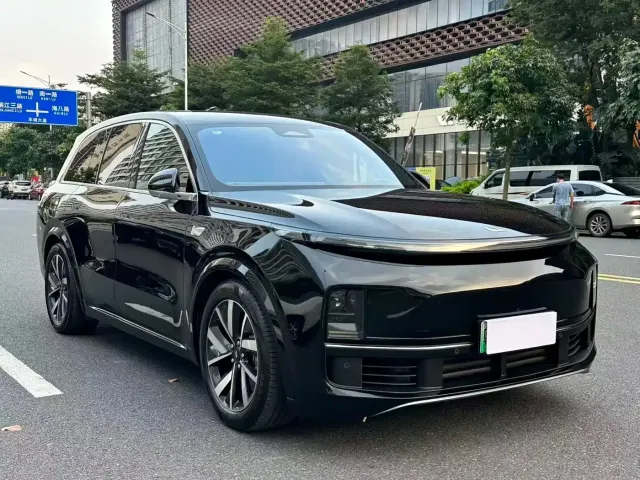 Li Auto L8 — Фото автомобиля 3