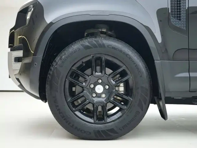 Land Rover Defender — Фото автомобиля 15
