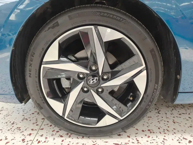 Hyundai Elantra — Фото автомобиля 20
