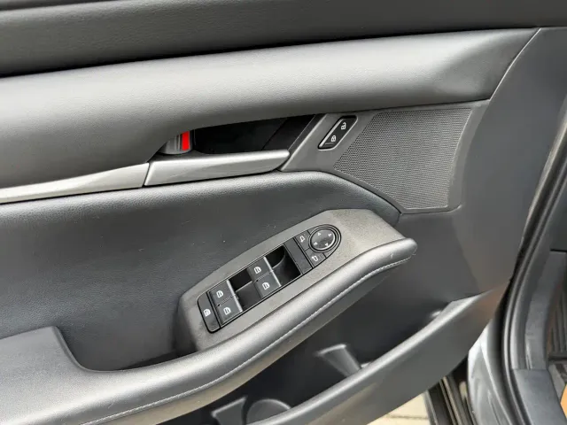 Mazda Axela — Фото автомобиля 25