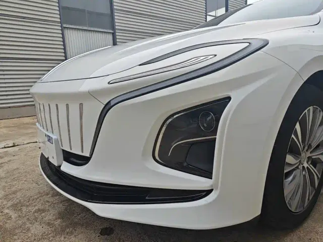 Hongqi E-QM5 — Фото автомобиля 23