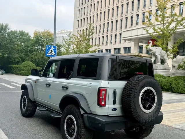 Ford Bronco — Фото автомобиля 6