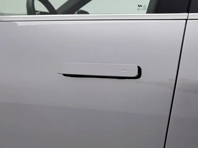 Li Auto L8 — Фото автомобиля 18