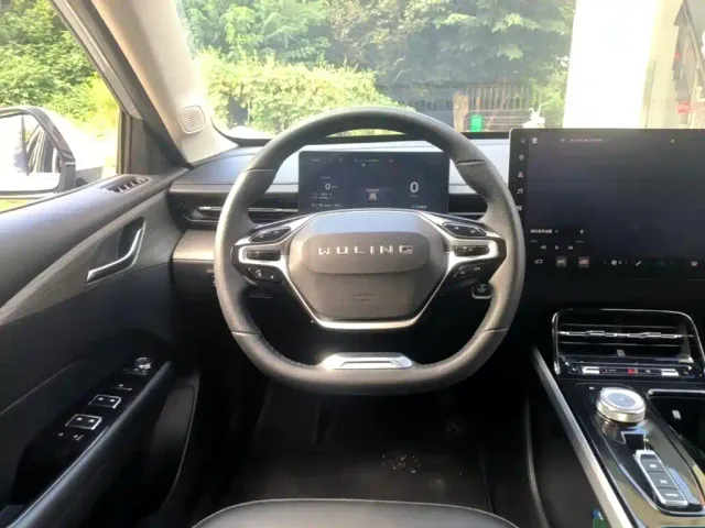 Wuling Starlight — Фото автомобиля 10