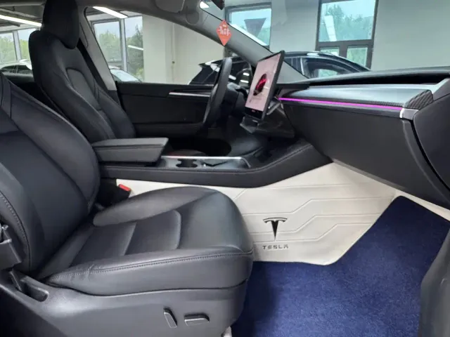 Tesla Model Y — Фото автомобиля 19
