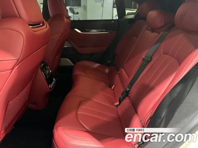 Maserati Levante — Фото автомобиля 13