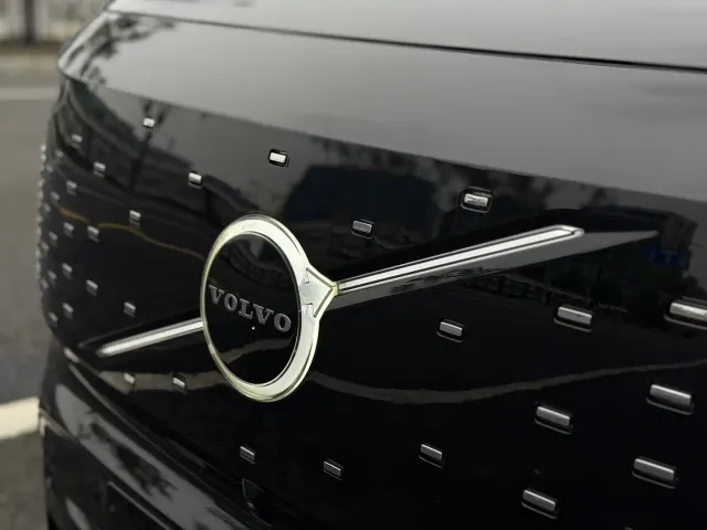 Volvo EM90 — Фото автомобиля 9