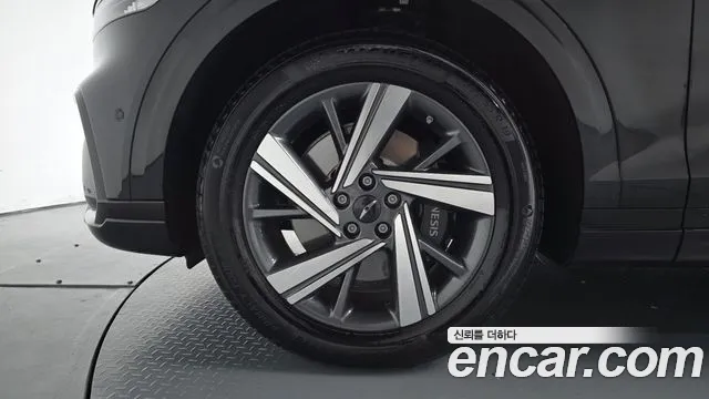 Genesis GV70 2.5T Бензин AWD — Фото автомобиля 3