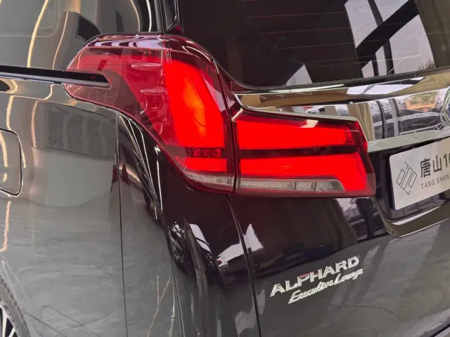 Toyota Alphard — Фото автомобиля 10