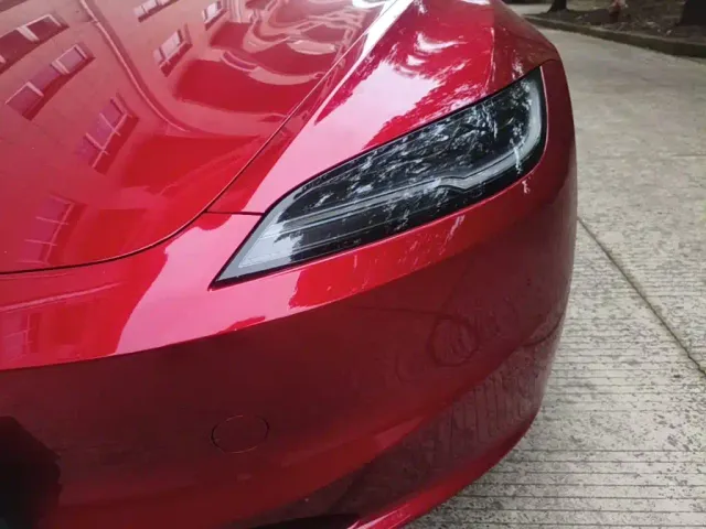 Tesla Model 3 — Фото автомобиля 17
