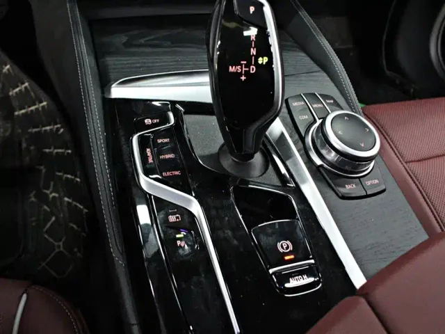 BMW 5 Series — Фото автомобиля 8