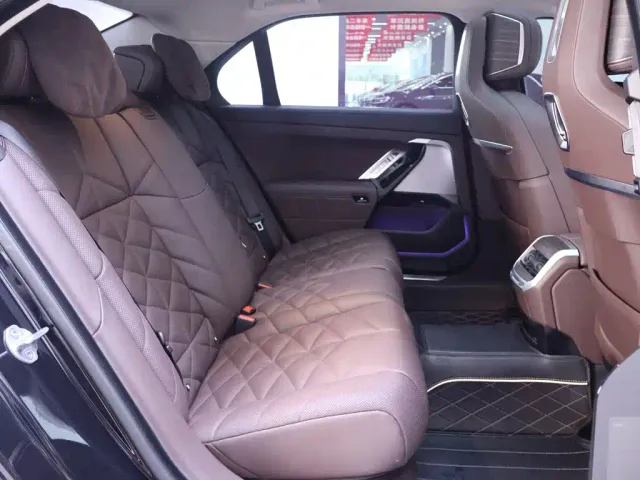 BMW 7 Series — Фото автомобиля 22