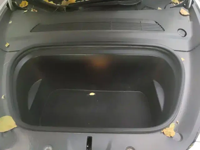 Tesla Model Y — Фото автомобиля 10