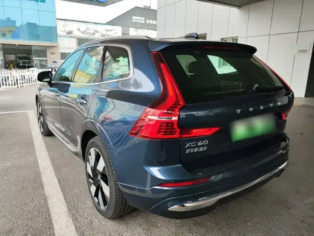 Volvo XC60 — Фото автомобиля 4