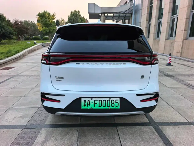 BYD Tang — Фото автомобиля 5