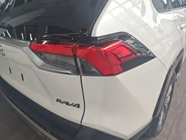 Toyota RAV4 — Фото автомобиля 7