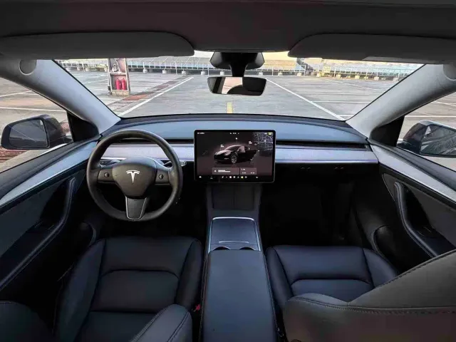 Tesla Model Y — Фото автомобиля 4