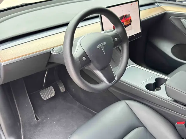 Tesla Model Y — Фото автомобиля 6