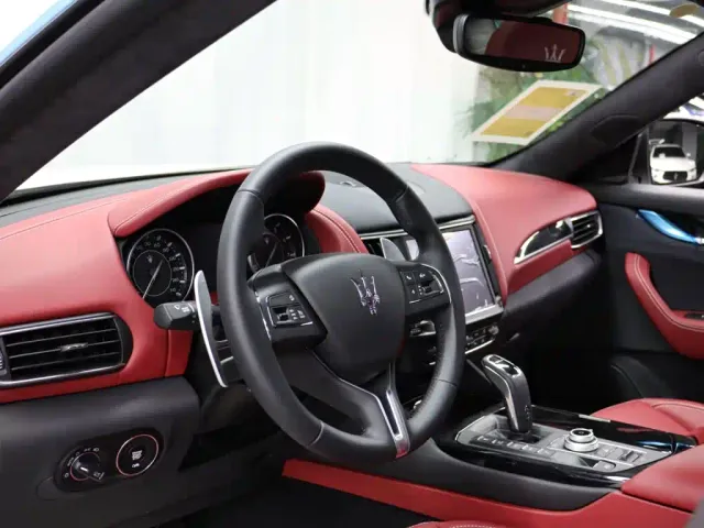 Maserati Levante — Фото автомобиля 7