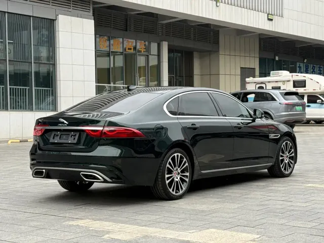 Jaguar XFL — Фото автомобиля 5