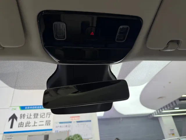 Li Auto i8 — Фото автомобиля 28