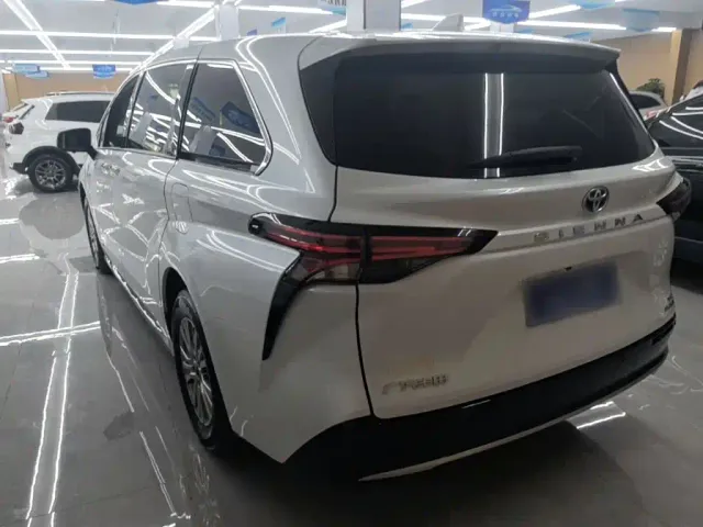 Toyota Sienna — Фото автомобиля 22
