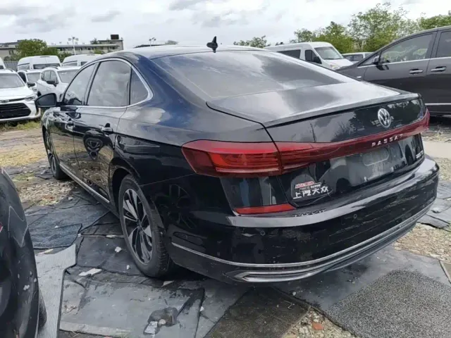Volkswagen Passat — Фото автомобиля 4