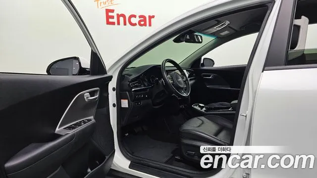 Kia Niro — Фото автомобиля 10