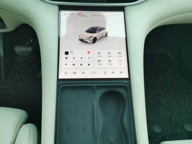 IM Motors LS6 — Фото автомобиля 16