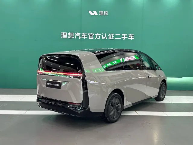 Li Auto MEGA — Фото автомобиля 10