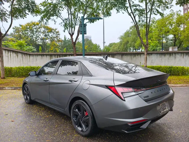 Hyundai Elantra 2022 1.5L CVT LUX Black Knight Limited Edition — Фото автомобиля 6