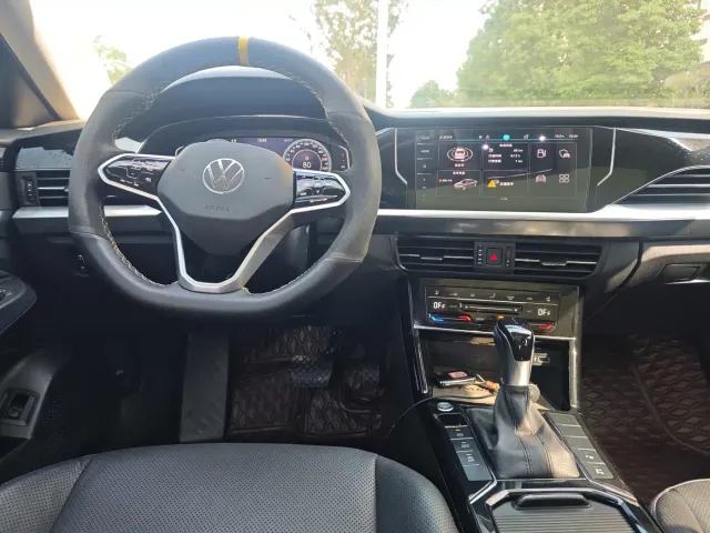Volkswagen Passat — Фото автомобиля 7