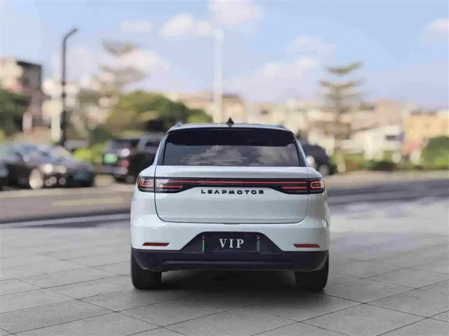 Leapmotor C11 — Фото автомобиля 5