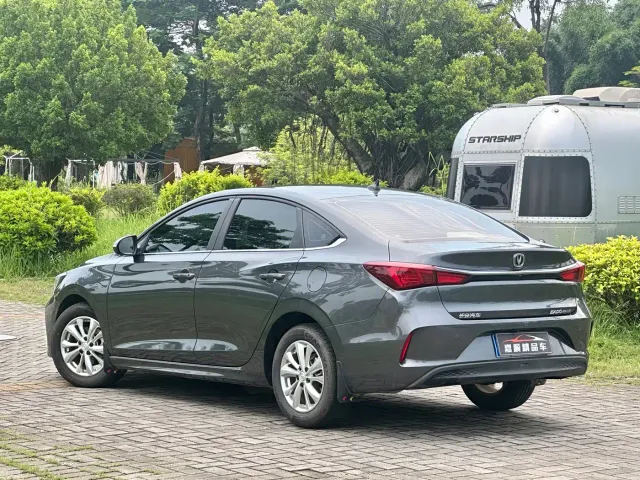 Changan Eado — Фото автомобиля 15