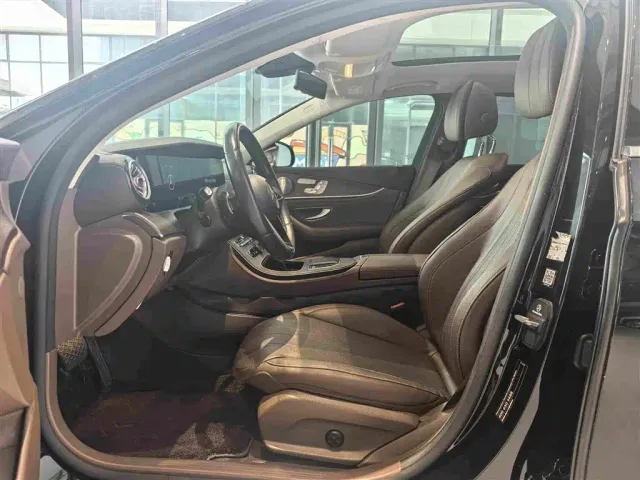 Mercedes-Benz E-Class — Фото автомобиля 4