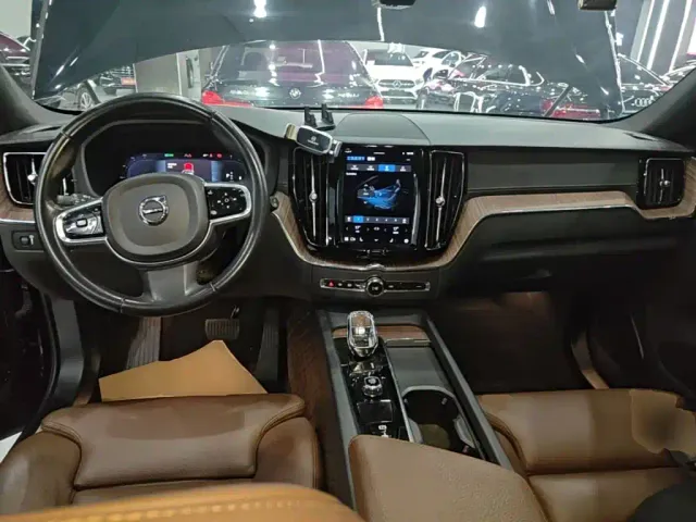 Volvo XC60 — Фото автомобиля 5