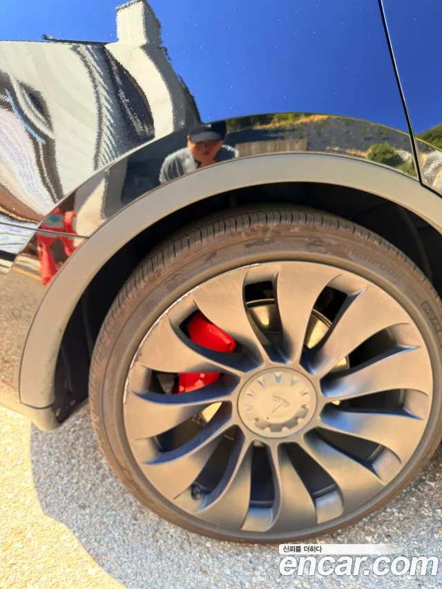 Tesla Model Y — Фото автомобиля 5