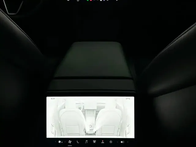 Tesla Model 3 — Фото автомобиля 11