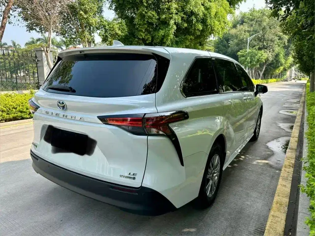 Toyota Sienna — Фото автомобиля 4