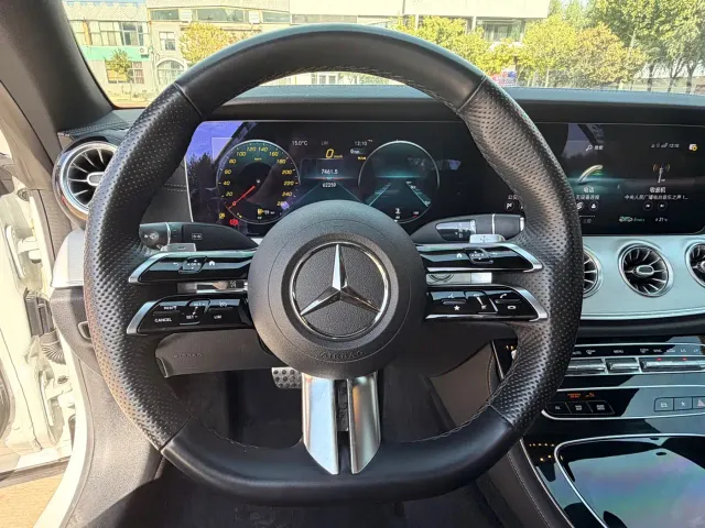 Mercedes-Benz E-Class — Фото автомобиля 7