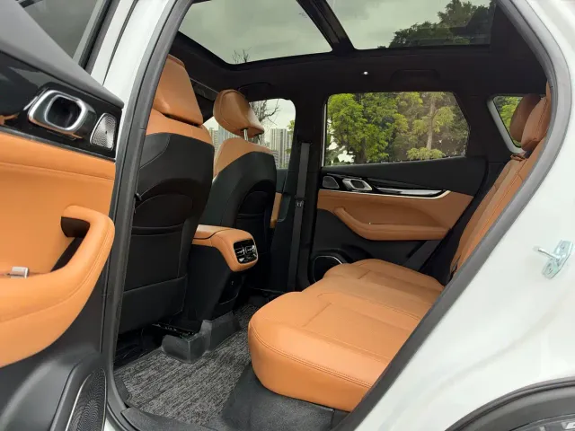 Geely Boyue L — Фото автомобиля 9