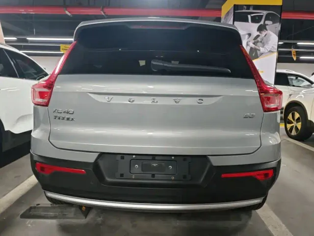 Volvo XC40 — Фото автомобиля 5