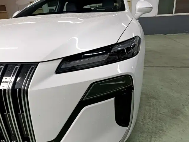Roewe M7 DMH — Фото автомобиля 23