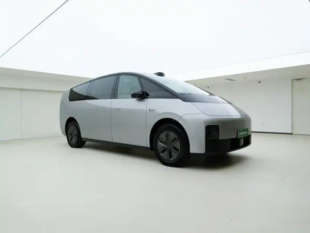 Li Auto MEGA — Фото автомобиля 3