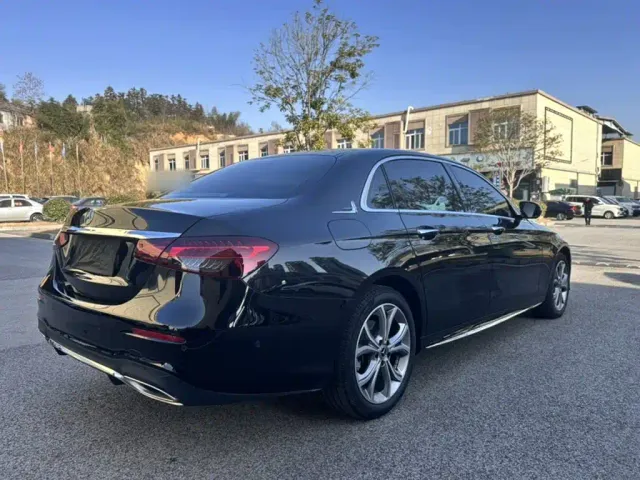 Mercedes-Benz E-Class — Фото автомобиля 18
