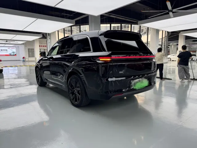 Li Auto Li L8 2023 Pro — Фото автомобиля 17