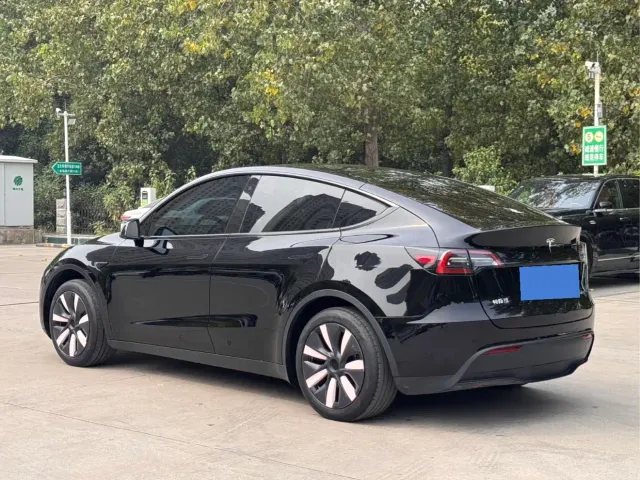Tesla Model Y — Фото автомобиля 5