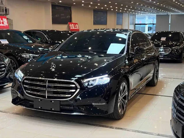 Mercedes-Benz E-Class — Фото автомобиля 3