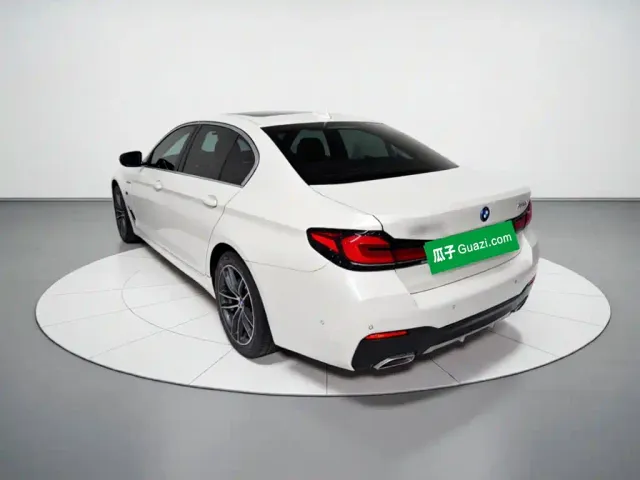 BMW 5 Series — Фото автомобиля 4